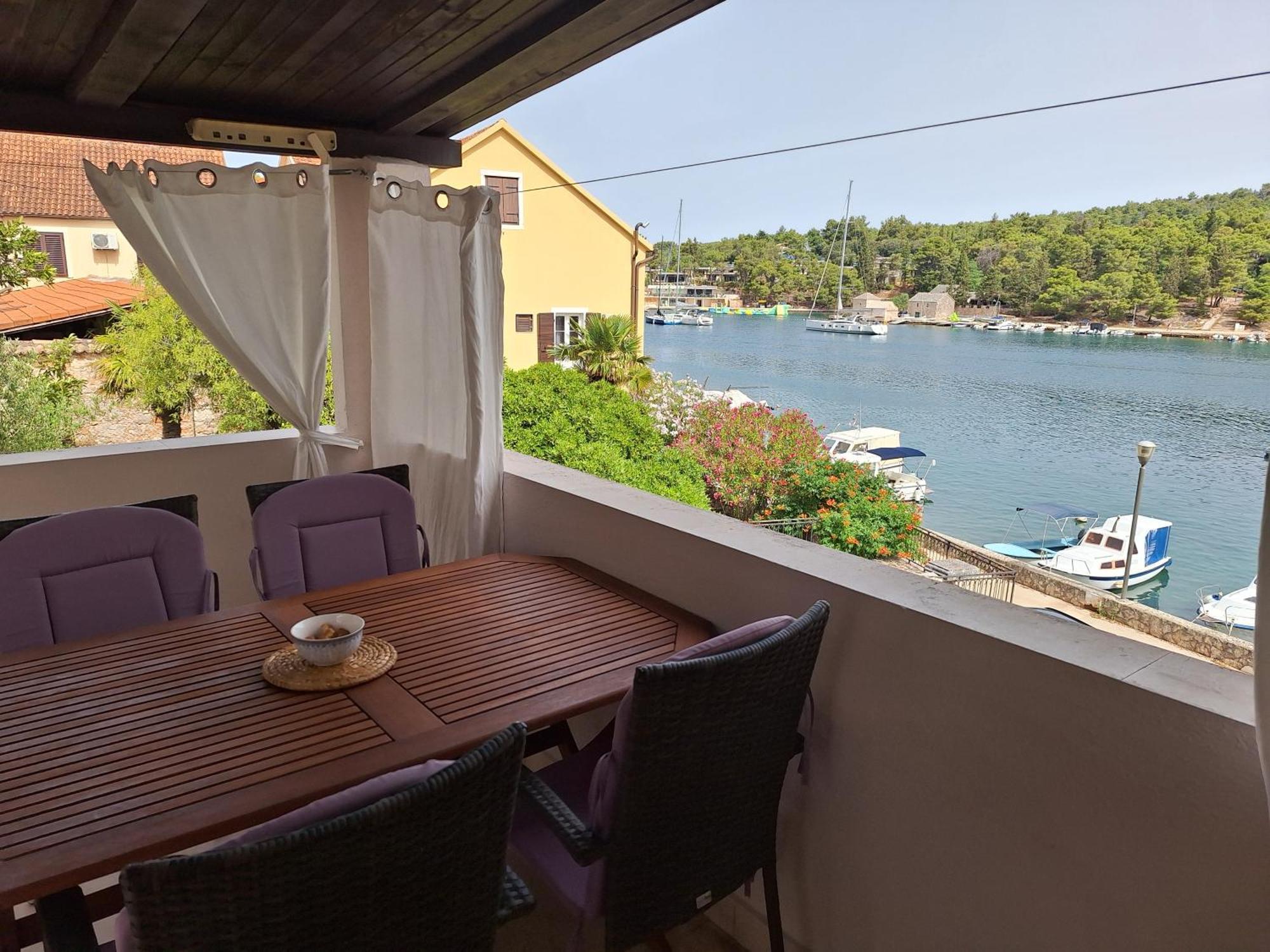 Two-Bedroom Apartment With Sea View,Big Terrase And Garden Stari Grad  Zewnętrze zdjęcie